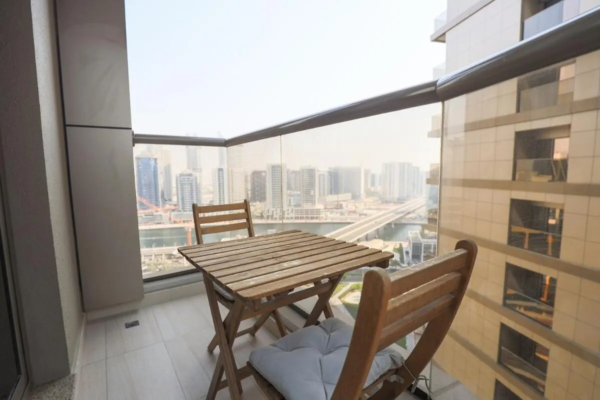 Modern Studio With Canal View, Residences One Dubai
