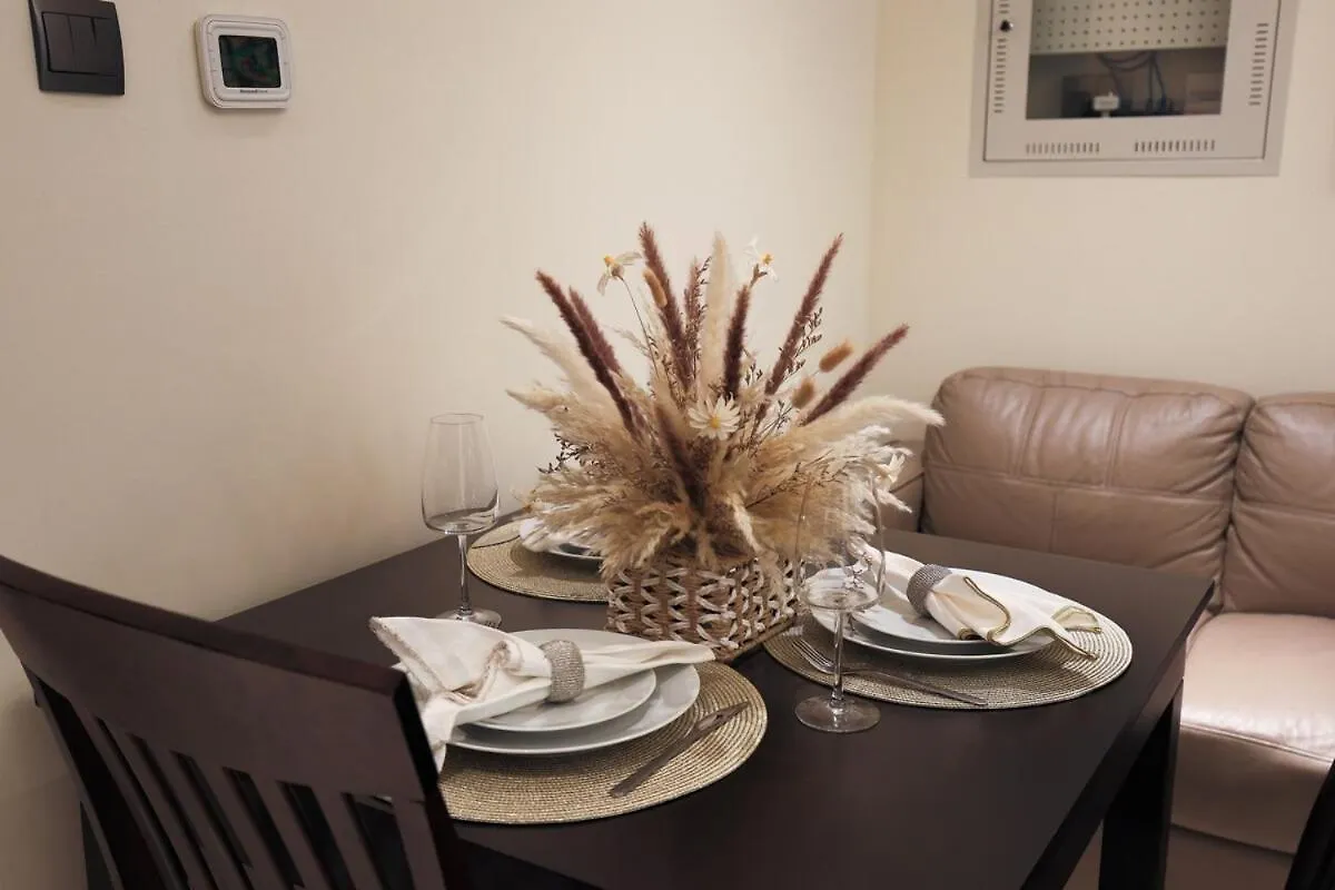 Apartment Modern Studio With Canal View, Residences One Dubai